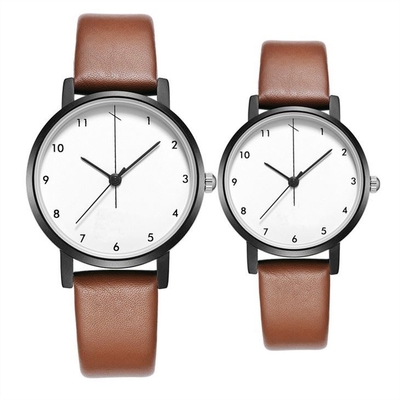 Relojes clásicos desarrollados simples de los pares del cuarzo del diseño con la correa de cuero de la PU