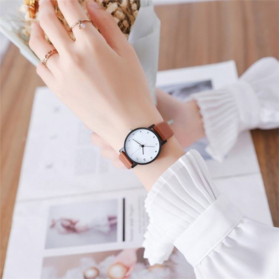 Relojes clásicos desarrollados simples de los pares del cuarzo del diseño con la correa de cuero de la PU