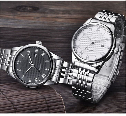 El cuarzo de acero inoxidable minimalista casual mira el reloj de los pares del cuarzo de la personalidad
