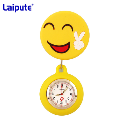 El reloj retractable del mando de Digitaces cuida el clip en el movimiento del cuarzo del reloj del mando