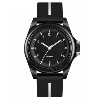Las señoras de la correa del silicón miran la banda del silicón del reloj de Digitaces de la banda del silicón para el reloj
